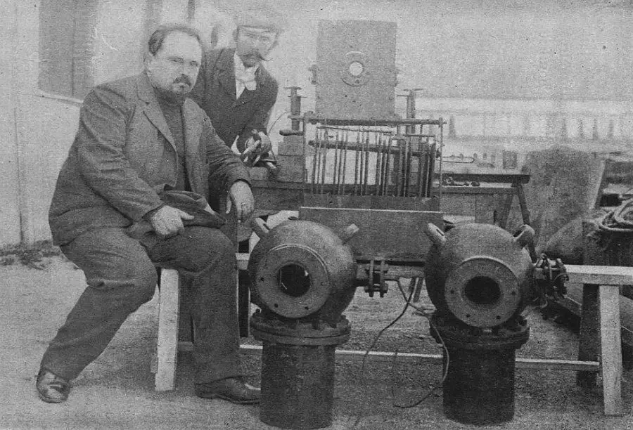 Louis Boutan on left with his Dual Carbon Lamps
